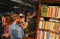 Már az első napon sokan várták a Szolnokon átadott könyvszekeret